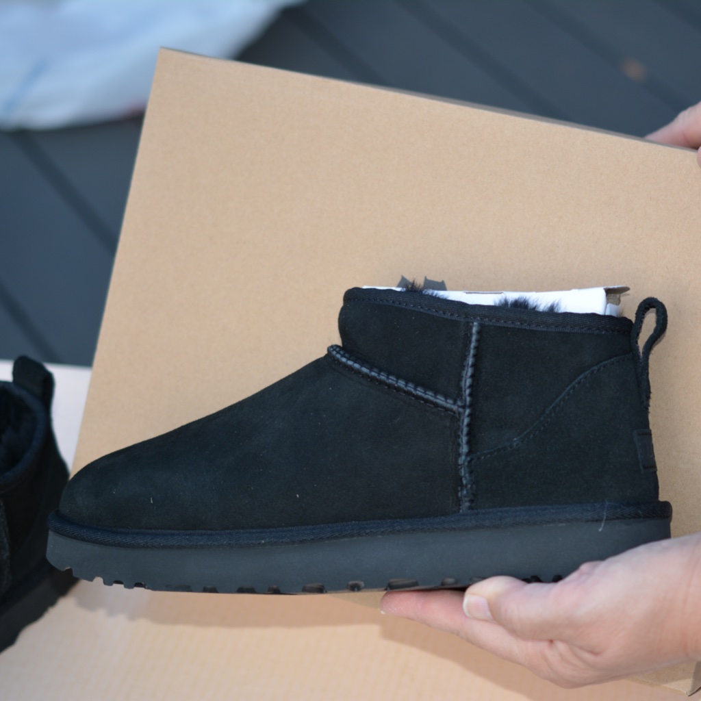 Ugg Classic Ultra Mini Sheepskin Suede Boots Black Size 9